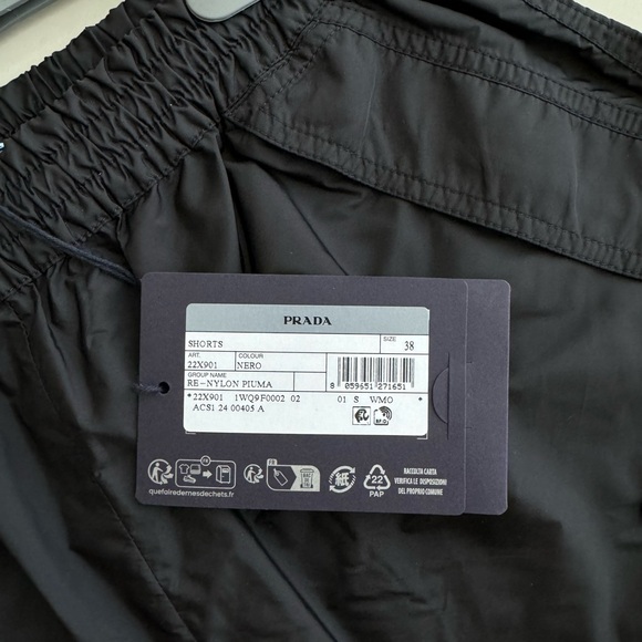 NWT Prada Light Re-Nylon Black Shorts Size 38 - Picture 5 of 7